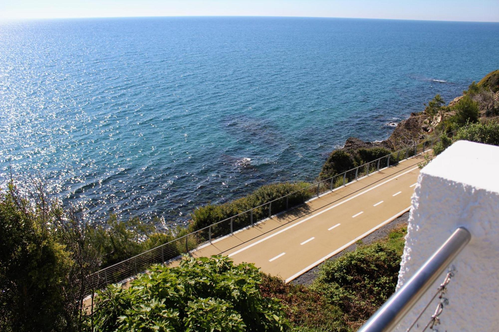 Conca Verde: Beachfront Villas with Private Jacuzzis Andora Exterior photo