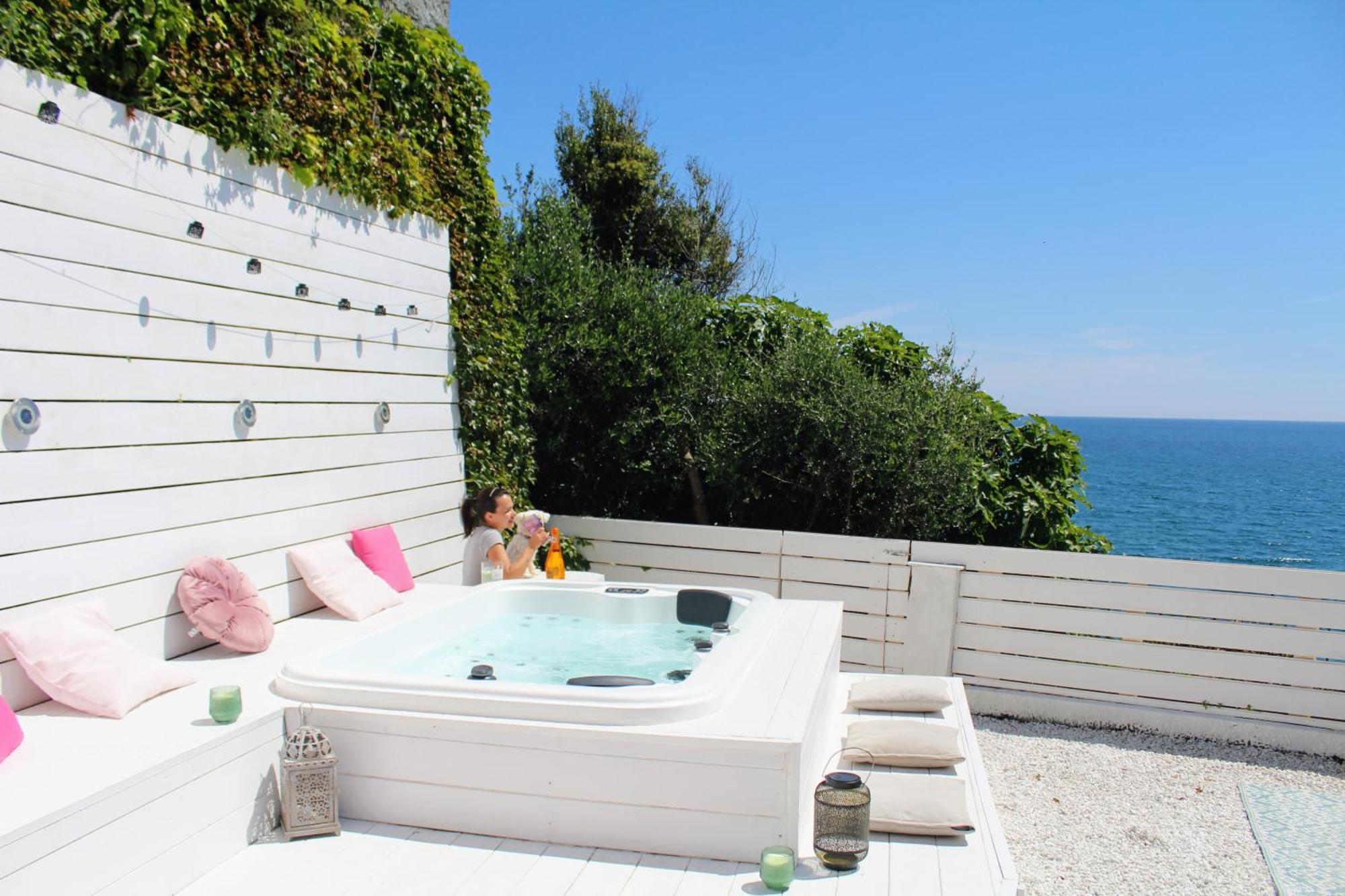 Conca Verde: Beachfront Villas with Private Jacuzzis Andora Exterior photo